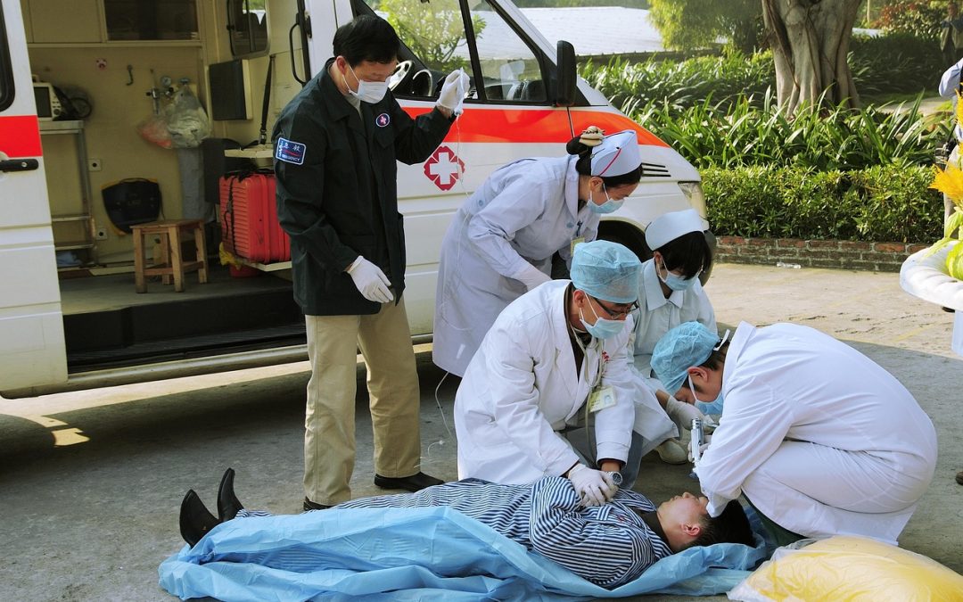 Dinas Damkar Subang Evakuasi Longsor di Pasar